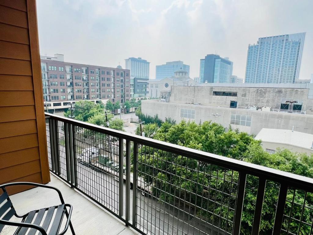 Downtown Apt Free Parking - Pool - Gym - Fully Kitchen Houston Buitenkant foto