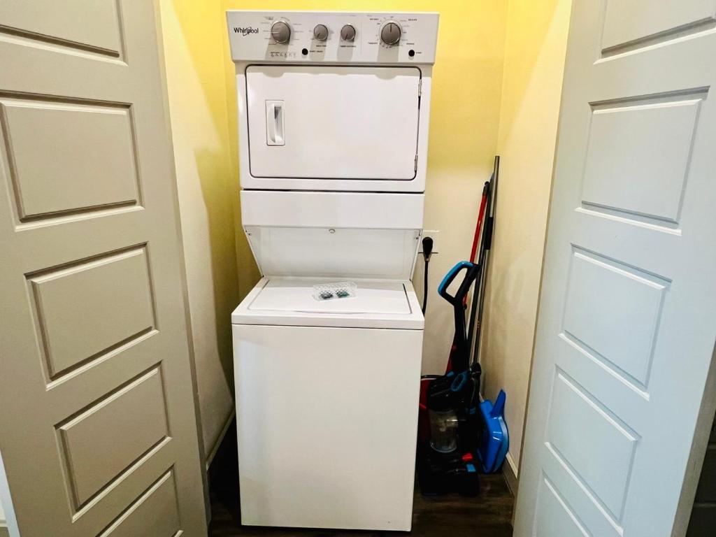 Downtown Apt Free Parking - Pool - Gym - Fully Kitchen Houston Buitenkant foto