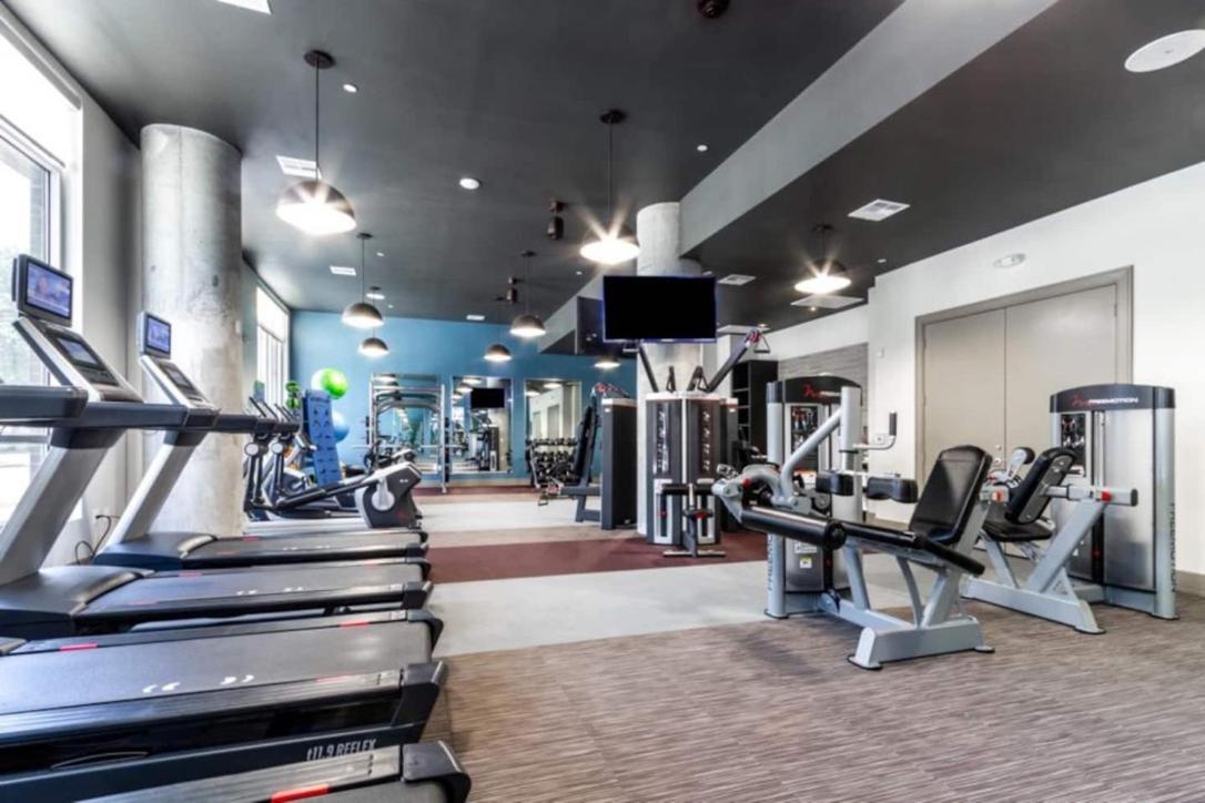 Downtown Apt Free Parking - Pool - Gym - Fully Kitchen Houston Buitenkant foto