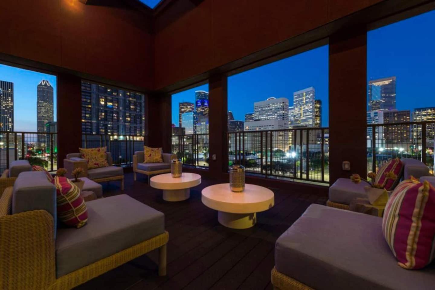 Downtown Apt Free Parking - Pool - Gym - Fully Kitchen Houston Buitenkant foto