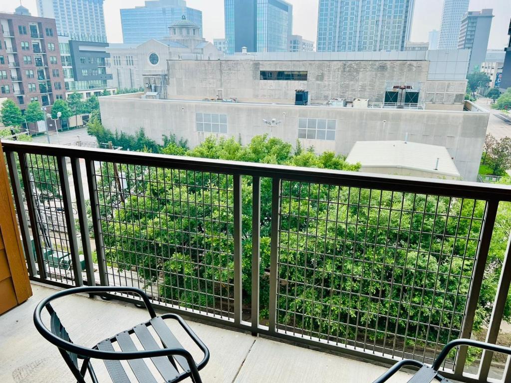 Downtown Apt Free Parking - Pool - Gym - Fully Kitchen Houston Buitenkant foto