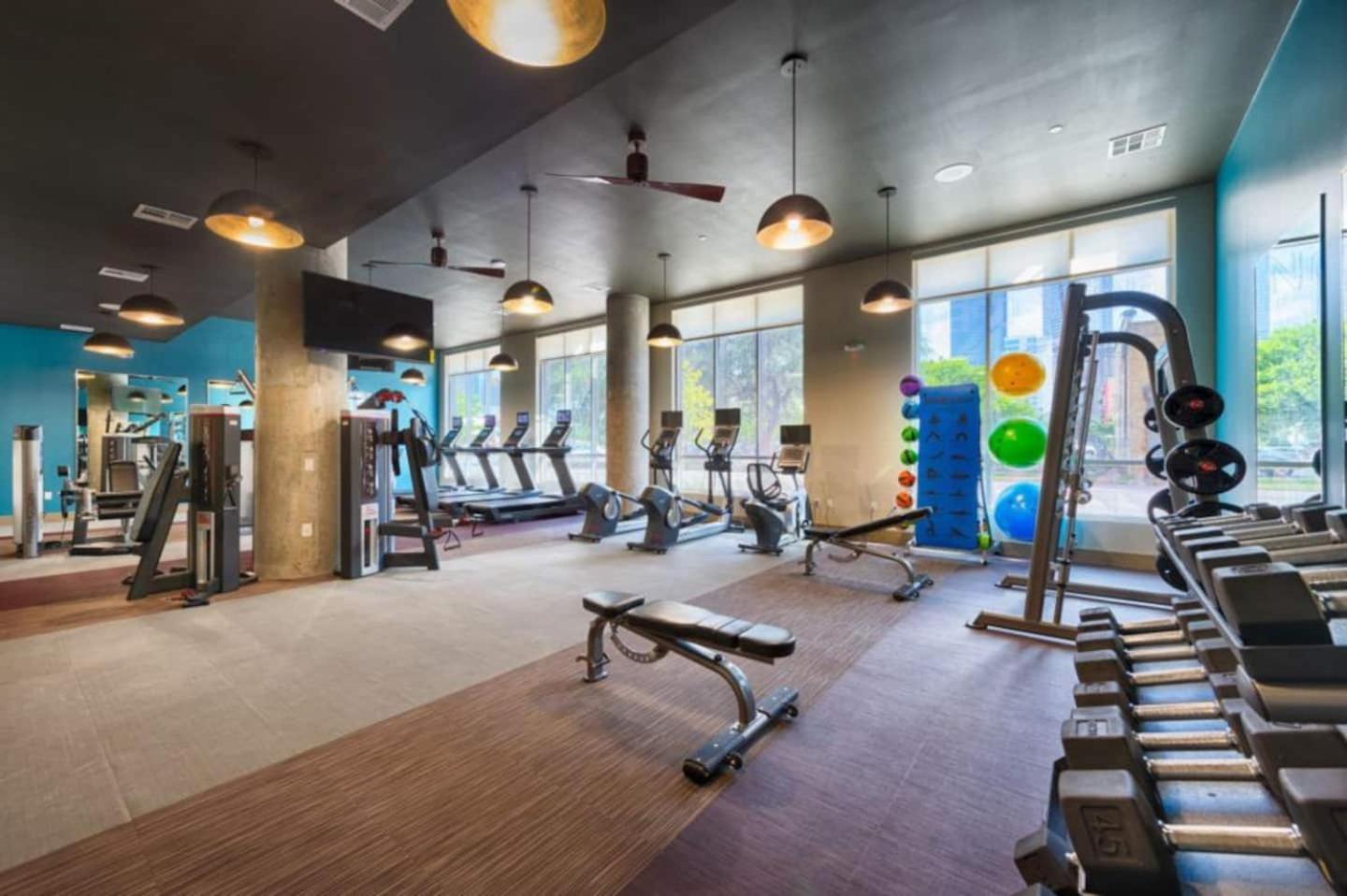 Downtown Apt Free Parking - Pool - Gym - Fully Kitchen Houston Buitenkant foto