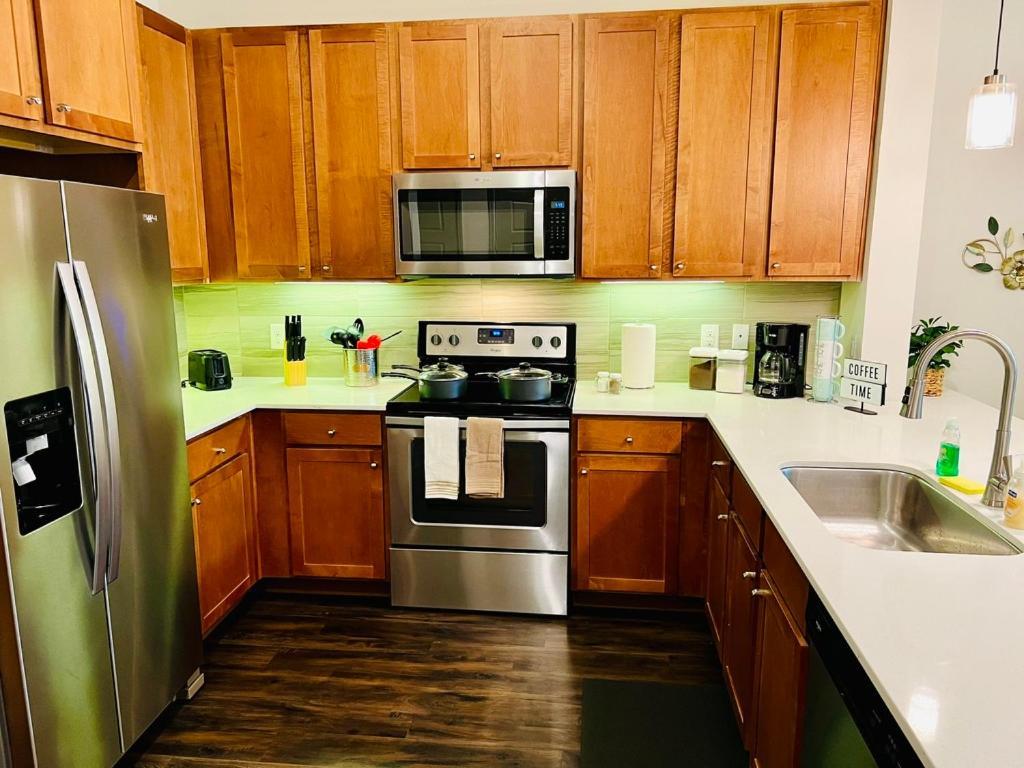 Downtown Apt Free Parking - Pool - Gym - Fully Kitchen Houston Buitenkant foto