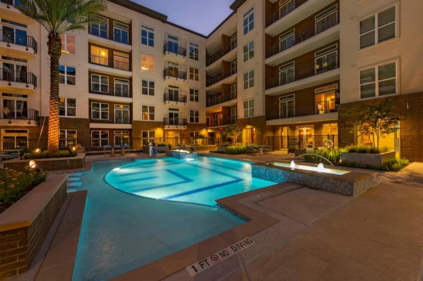 Downtown Apt Free Parking - Pool - Gym - Fully Kitchen Houston Buitenkant foto